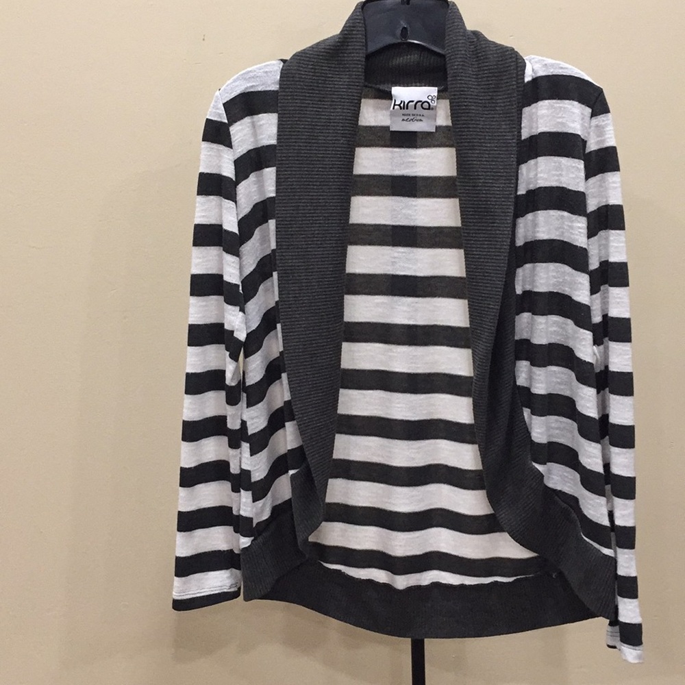 Women’s white and gray knit cardigan